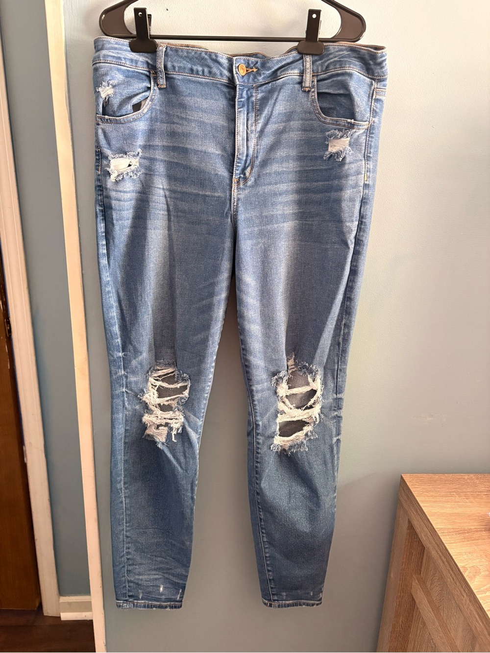 American Eagle Outfitters Light Blue Distressed Skinny Jeans